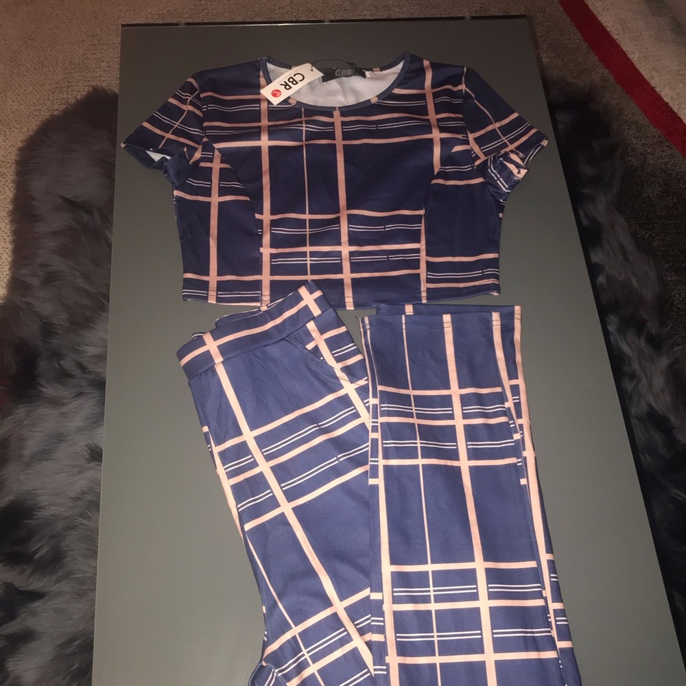 Two piece set - Picture 2 of 3